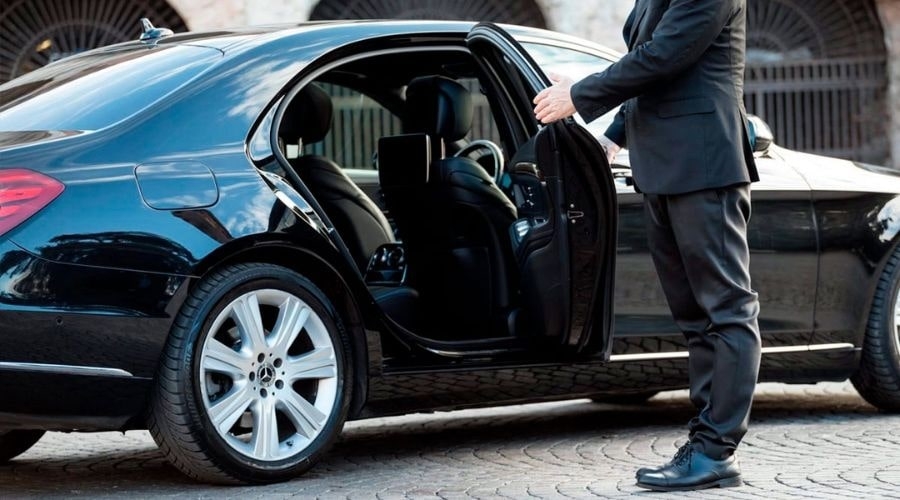 Automatic Luxury Car Driver Services In Delhi & Pan India in North West Delhi, Delhi, India.